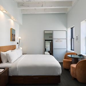 Cozy City Room 1 King